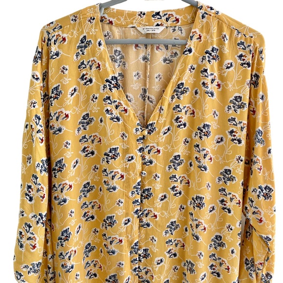 Denver Hayes | Front Tie Floral Top - Picture 2 of 11